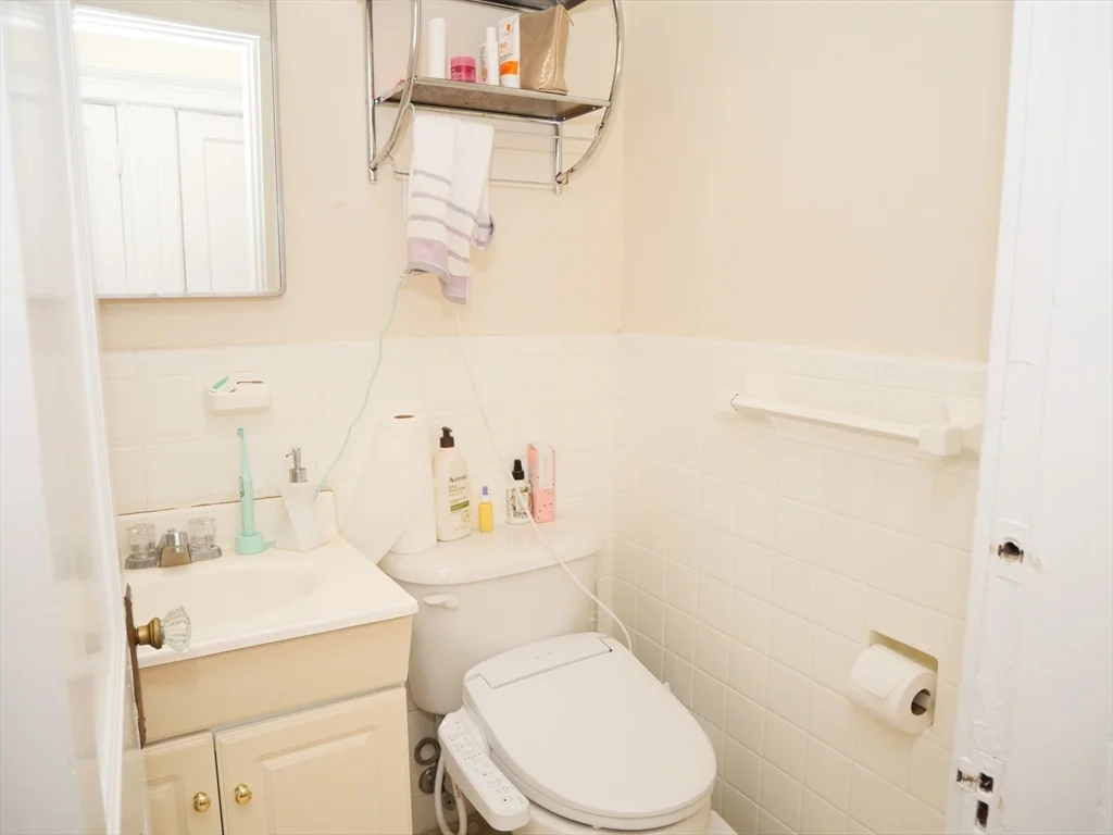 1 bed, 1 bath apartment for rent at 229 Saint Paul St Unit 1, Coolidge Corner — photo 10 of 11