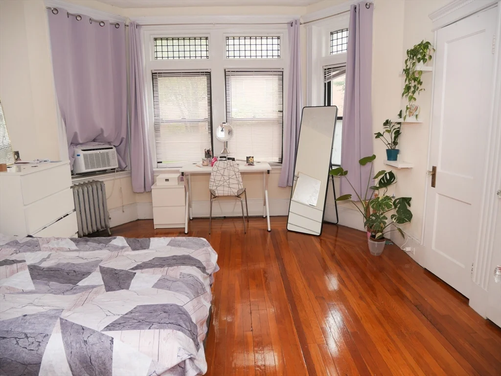 1 bed, 1 bath apartment for rent at 229 Saint Paul St Unit 1, Coolidge Corner