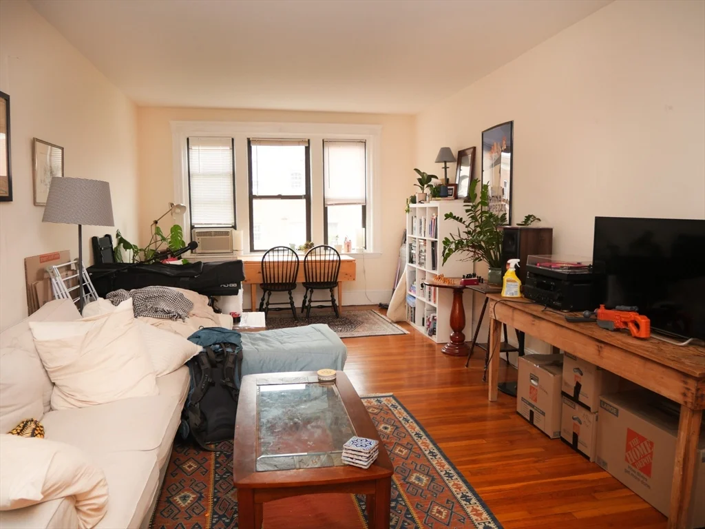 2 bed, 1 bath apartment for rent at 229 Saint Paul St Unit 5, Coolidge Corner — photo 5 of 9