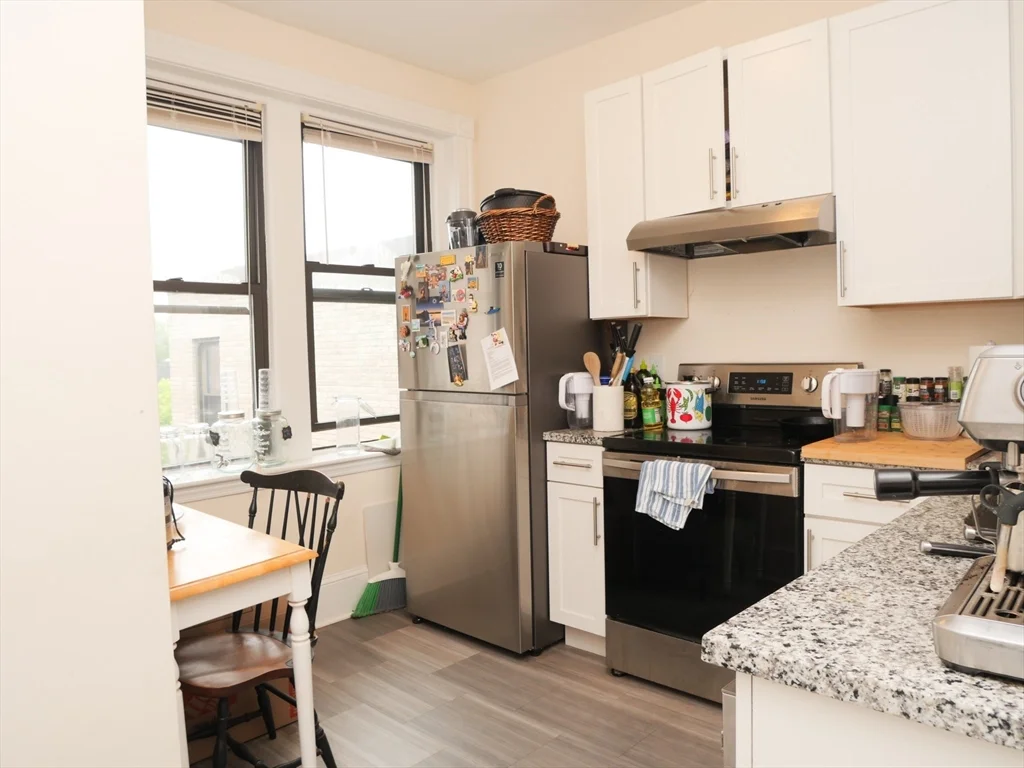 2 bed, 1 bath apartment for rent at 229 Saint Paul St Unit 5, Coolidge Corner — photo 2 of 9