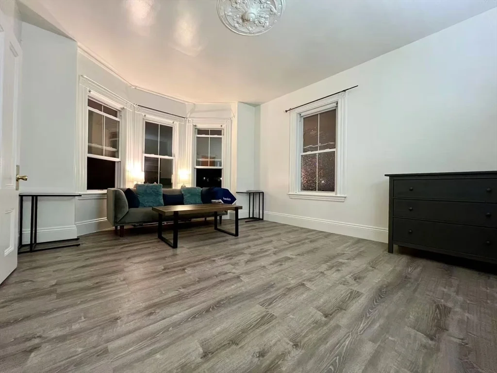 3 bed, 1 bath apartment for rent at 229 South St Unit A, Waltham — photo 5 of 12