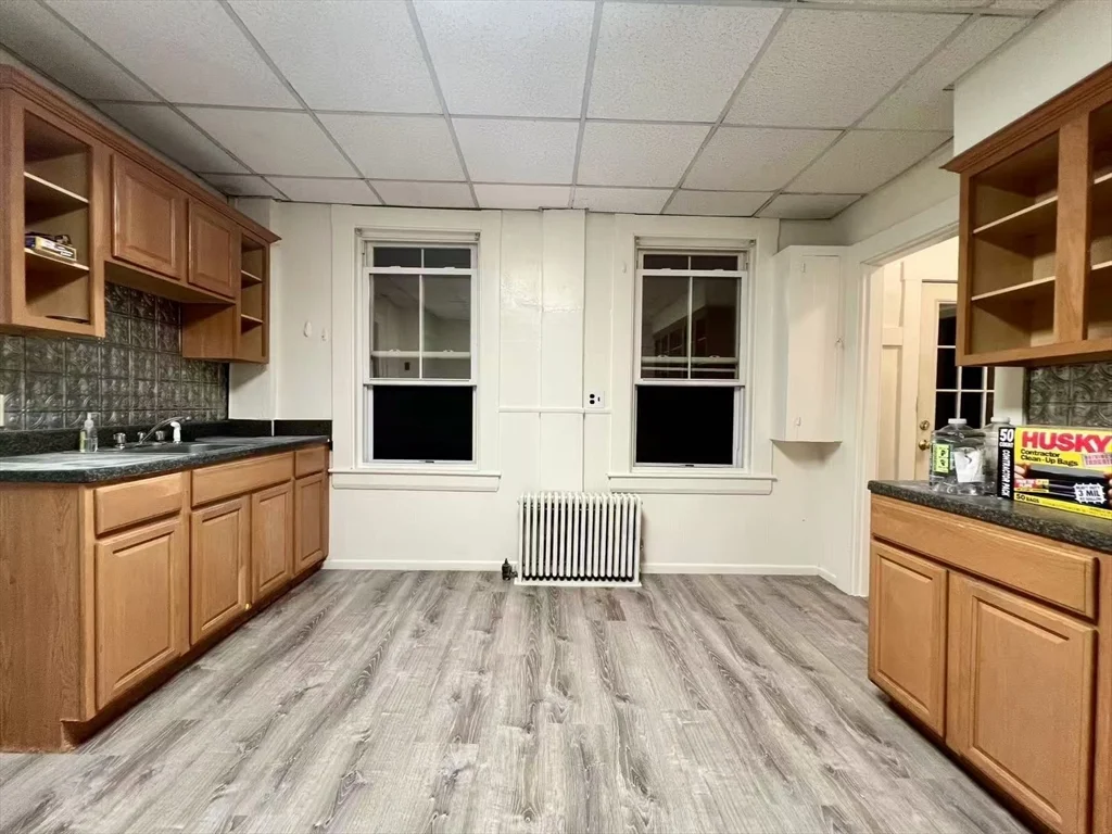 3 bed, 1 bath apartment for rent at 229 South St Unit A, Waltham — photo 3 of 12