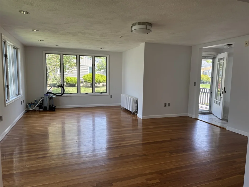 2 bed, 1 bath apartment for rent at 23-25 Bates Rd Unit 25, Swampscott — photo 5 of 18