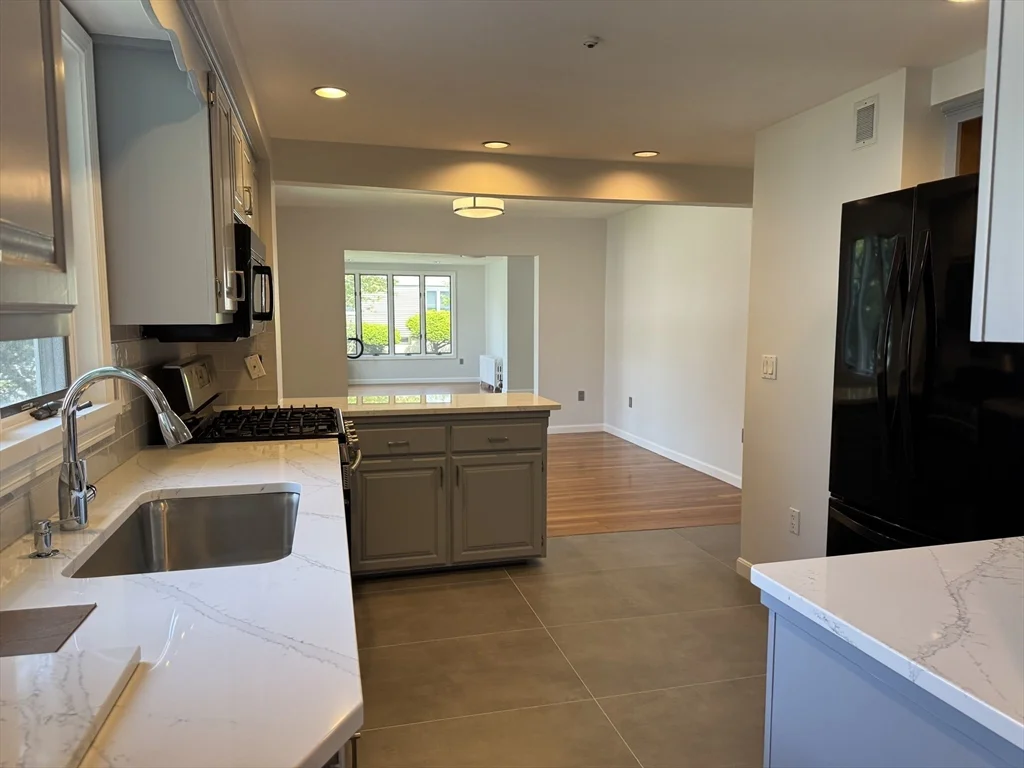 2 bed, 1 bath apartment for rent at 23-25 Bates Rd Unit 25, Swampscott — photo 11 of 18