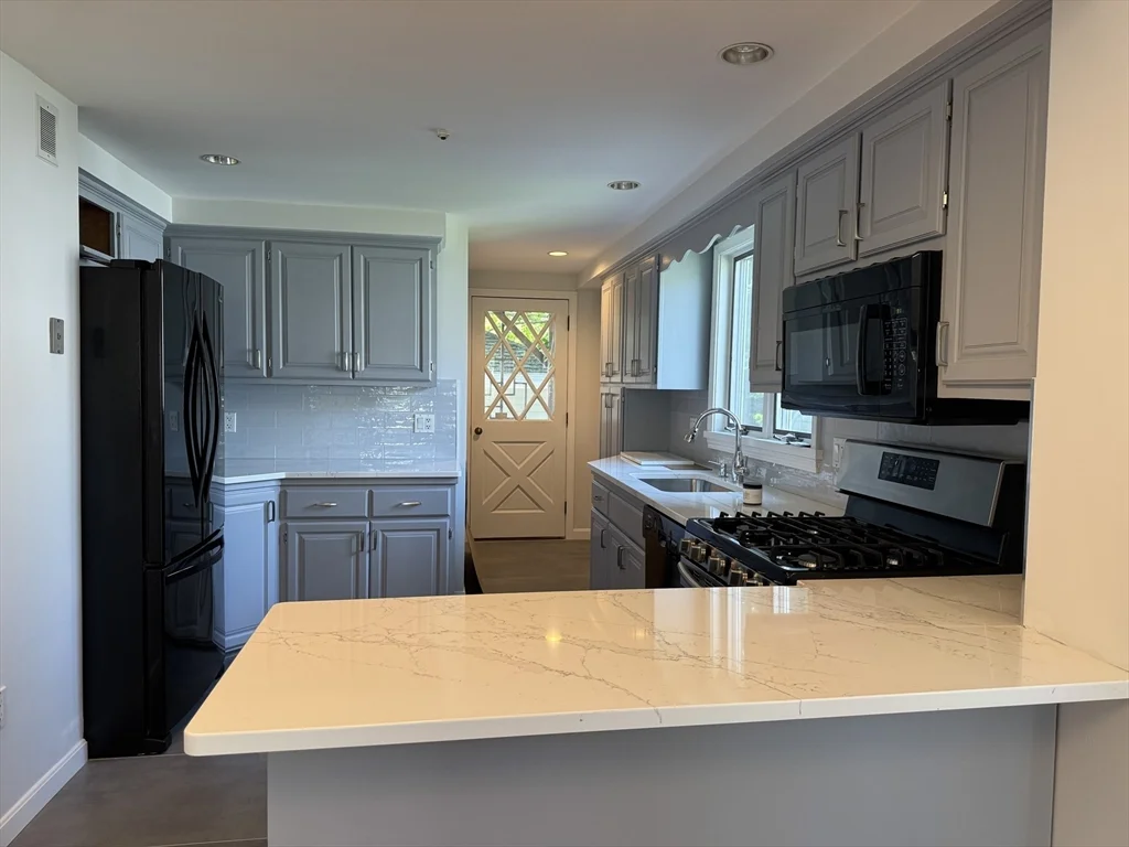 2 bed, 1 bath apartment for rent at 23-25 Bates Rd Unit 25, Swampscott — photo 7 of 18