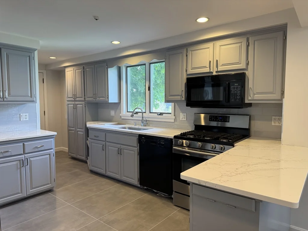 2 bed, 1 bath apartment for rent at 23-25 Bates Rd Unit 25, Swampscott — photo 9 of 18