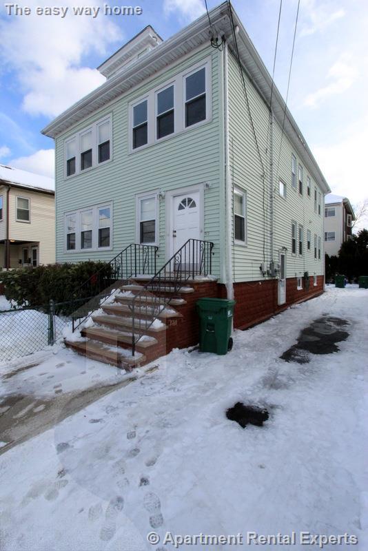 3 bed, 1 bath apartment for rent at 23-25 Bonner Ave Unit 1, Tufts — photo 1 of 28