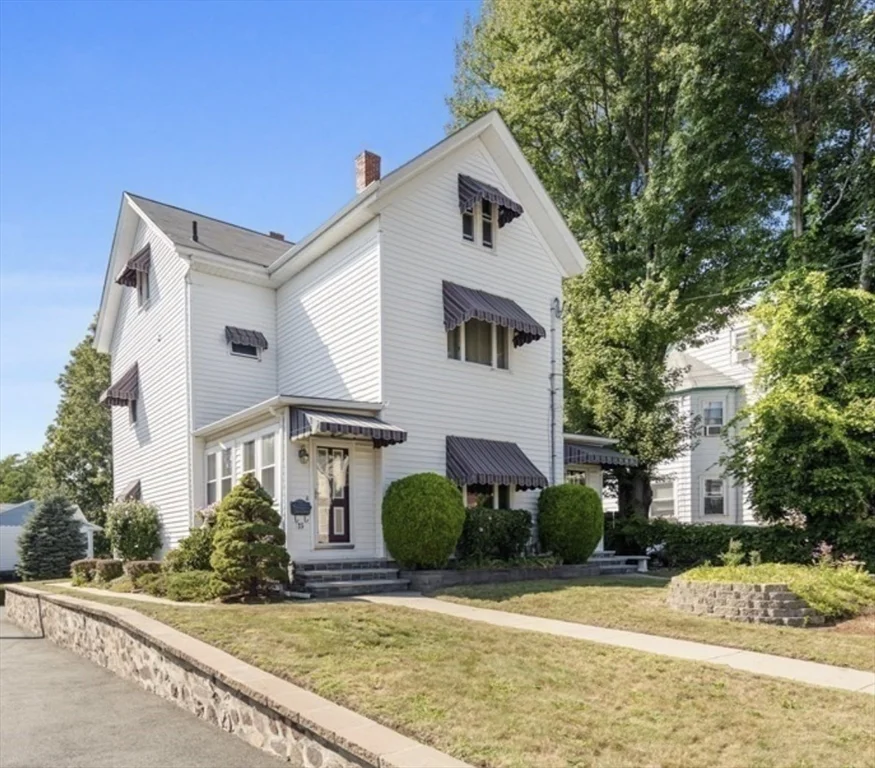 3 bed, 1 bath apartment for rent at 23-25 Church St Unit 25, Malden