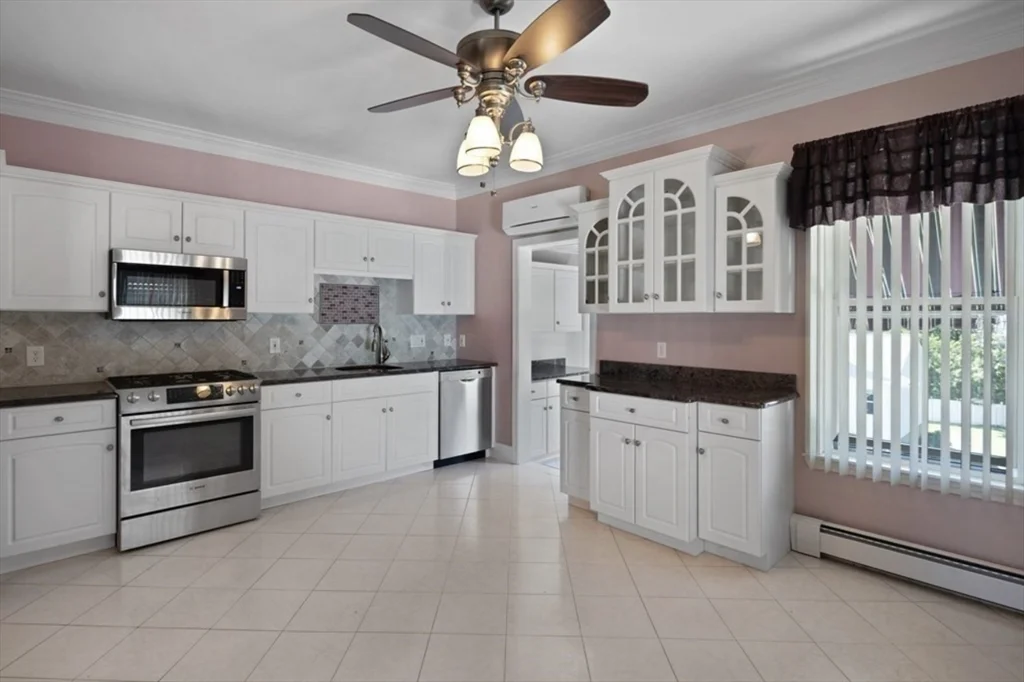 3 bed, 1 bath apartment for rent at 23-25 Church St Unit 25, Malden — photo 5 of 17