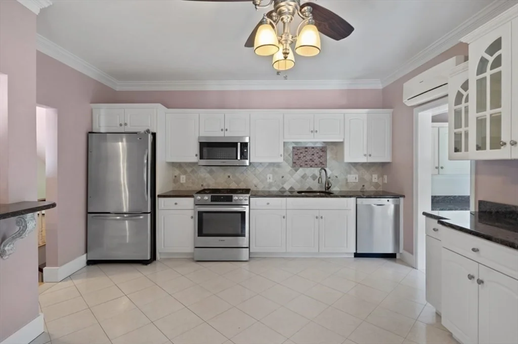 3 bed, 1 bath apartment for rent at 23-25 Church St Unit 25, Malden — photo 2 of 17