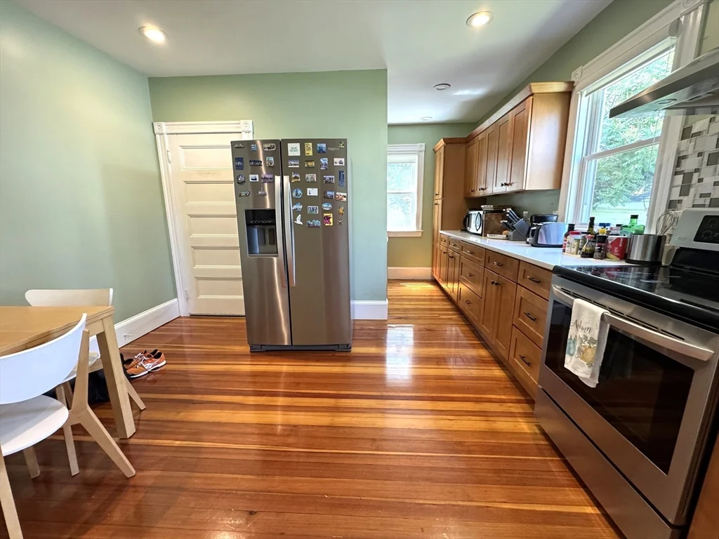 4 bed, 1 bath apartment for rent at 23-25 Fuller St Unit 1, Waltham — photo 3 of 28
