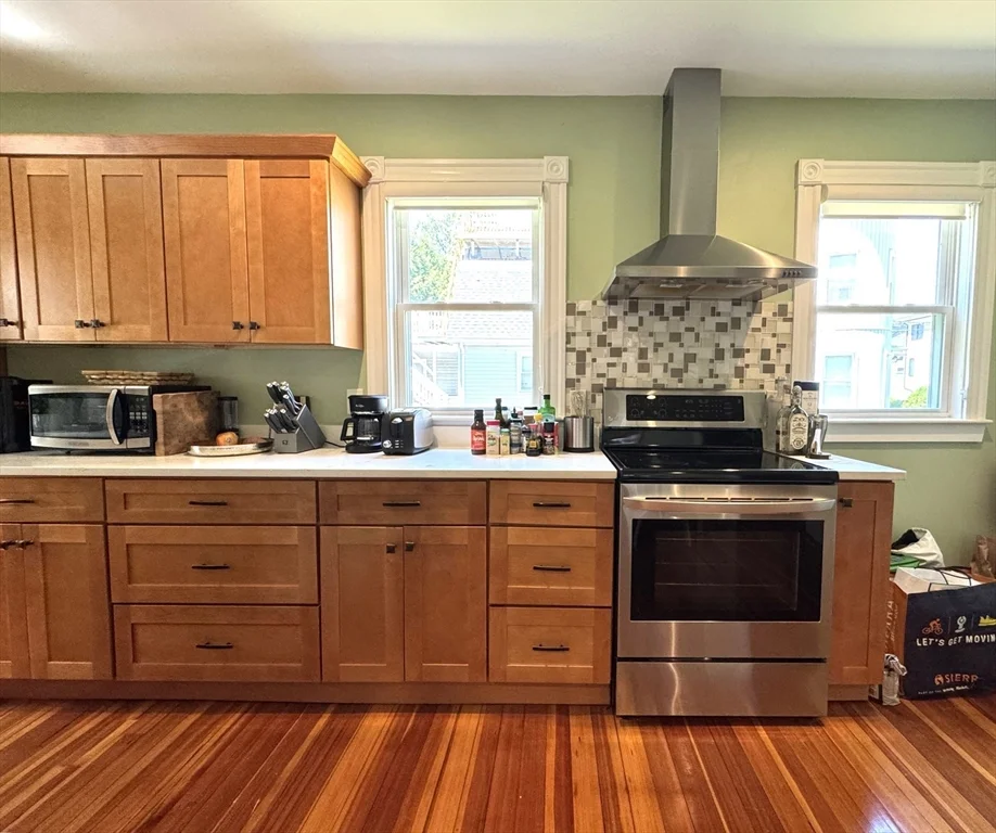 4 bed, 1 bath apartment for rent at 23-25 Fuller St Unit 1, Waltham — photo 5 of 28