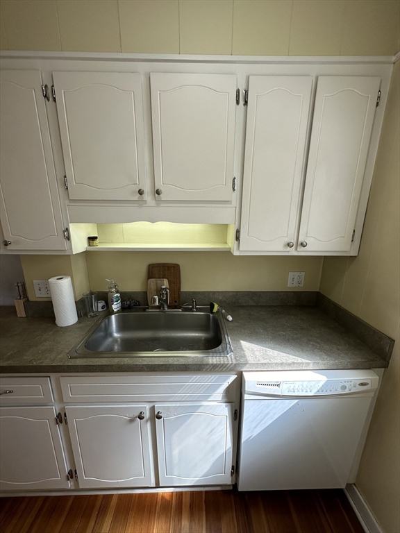 4 bed, 1 bath apartment for rent at 23-25 Fuller St Unit 2, Waltham — photo 3 of 23