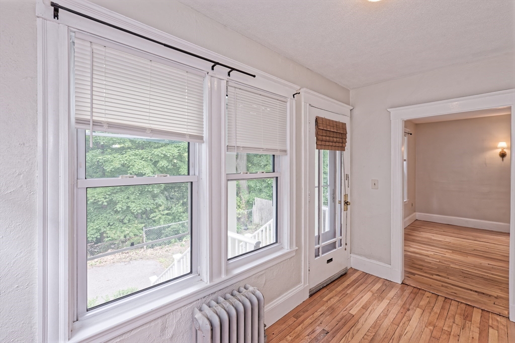 3 bed, 1 bath apartment for rent at 23-25 St James Ter Unit 23, Newton — photo 4 of 34