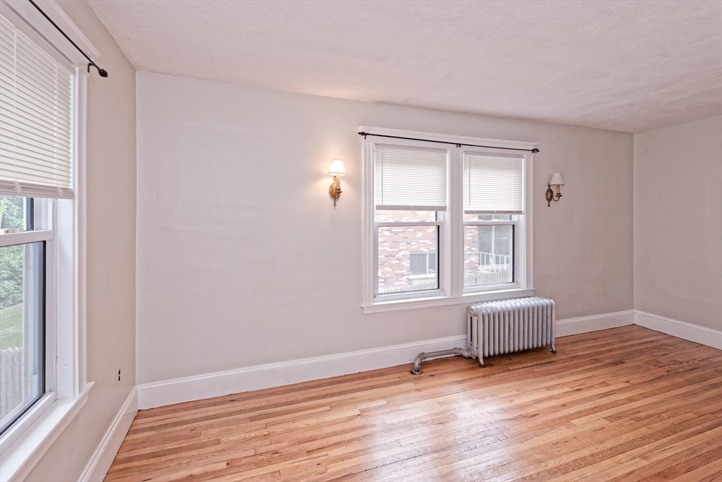 3 bed, 1 bath apartment for rent at 23-25 St James Ter Unit 23, Newton — photo 5 of 34