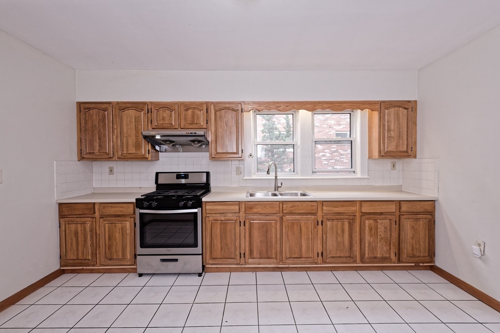 3 bed, 1 bath apartment for rent at 23-25 St James Ter Unit 23, Newton — photo 17 of 34