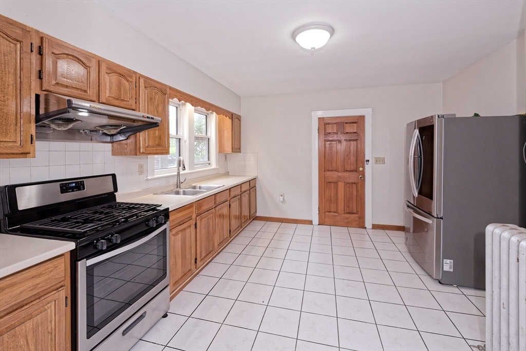 3 bed, 1 bath apartment for rent at 23-25 St James Ter Unit 23, Newton — photo 15 of 34