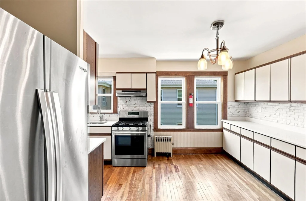 4 bed, 2 bath apartment for rent at 23-25 Suncrest Rd Unit 2, Hyde Park — photo 5 of 33