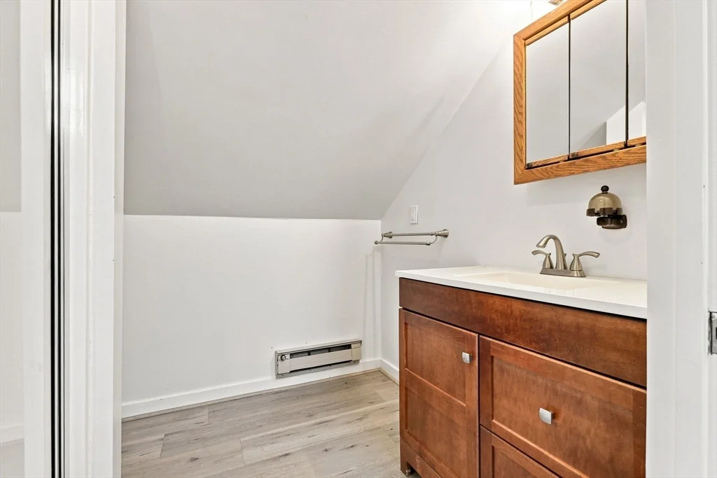 4 bed, 2 bath apartment for rent at 23-25 Suncrest Rd Unit 2, Hyde Park — photo 28 of 33