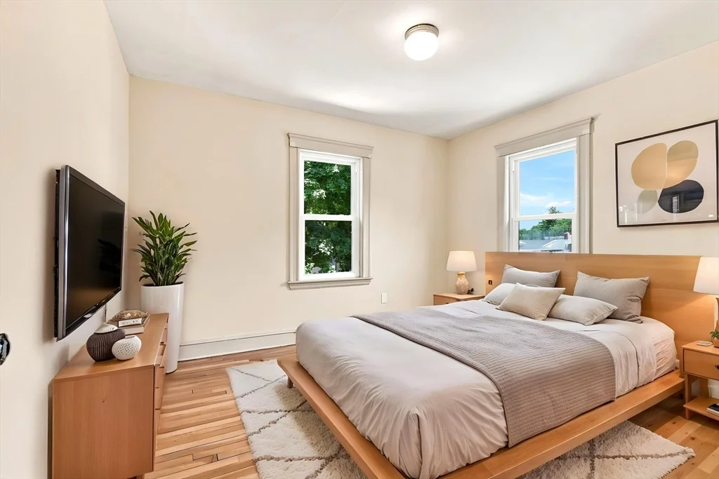 4 bed, 2 bath apartment for rent at 23-25 Suncrest Rd Unit 2, Hyde Park — photo 10 of 33