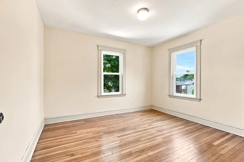 4 bed, 2 bath apartment for rent at 23-25 Suncrest Rd Unit 2, Hyde Park — photo 9 of 33