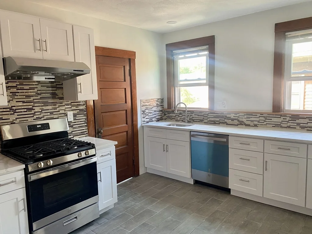 3 bed, 1.5 bath apartment for rent at 23-25 Windsor St Unit 25, Arlington — photo 1 of 21