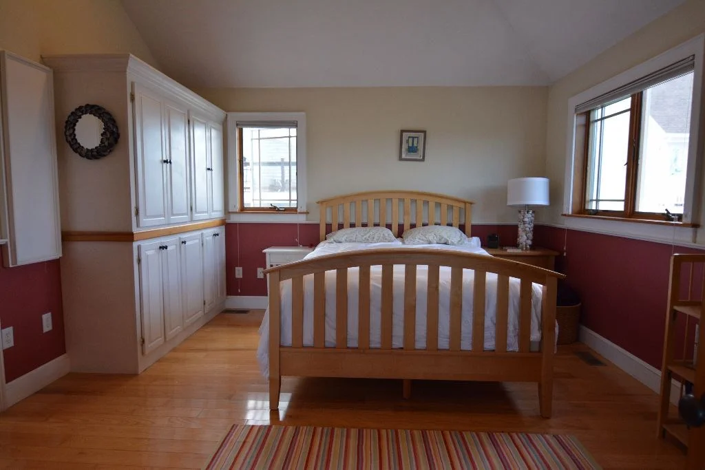 3 bed, 2 bath apartment for rent at 23 53rd Unit WINTER, Plum Island — photo 11 of 19