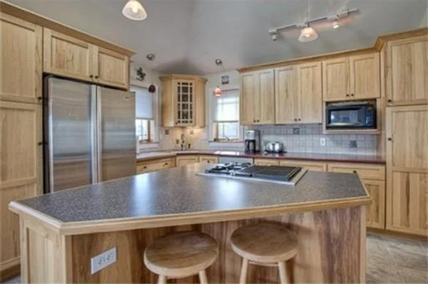 3 bed, 2 bath apartment for rent at 23 53rd Unit WINTER, Plum Island — photo 5 of 19