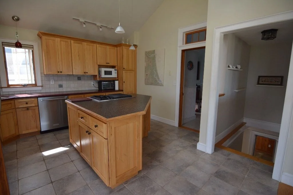 3 bed, 2 bath apartment for rent at 23 53rd Unit WINTER, Plum Island — photo 6 of 19
