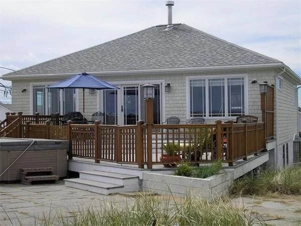 3 bed, 2 bath apartment for rent at 23 53rd Unit WINTER, Plum Island — photo 2 of 21