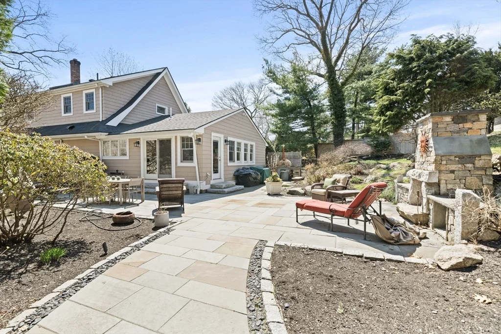 5 bed, 2 bath apartment for rent at 23 Albert St, Waltham — photo 30 of 35