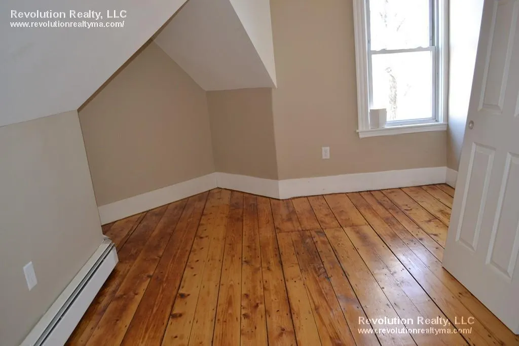 4 bed, 2 bath apartment for rent at 23 Alston St Unit 2, East Somerville — photo 4 of 8