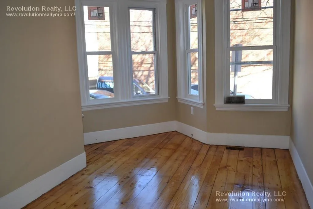 4 bed, 2 bath apartment for rent at 23 Alston St Unit 2, East Somerville — photo 6 of 8