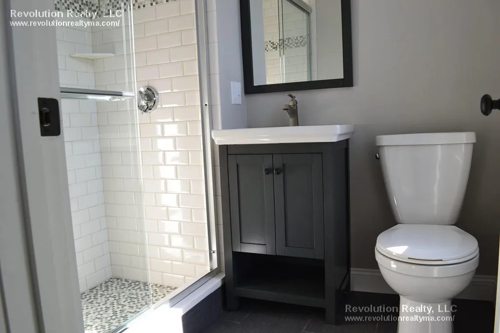 4 bed, 2 bath apartment for rent at 23 Alston St Unit 2, East Somerville — photo 7 of 8