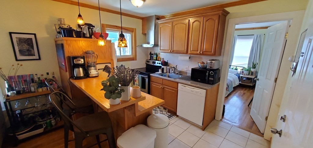 2 bed, 1 bath apartment for rent at 23 Andrew St Unit 2, Cambridgeport — photo 1 of 10