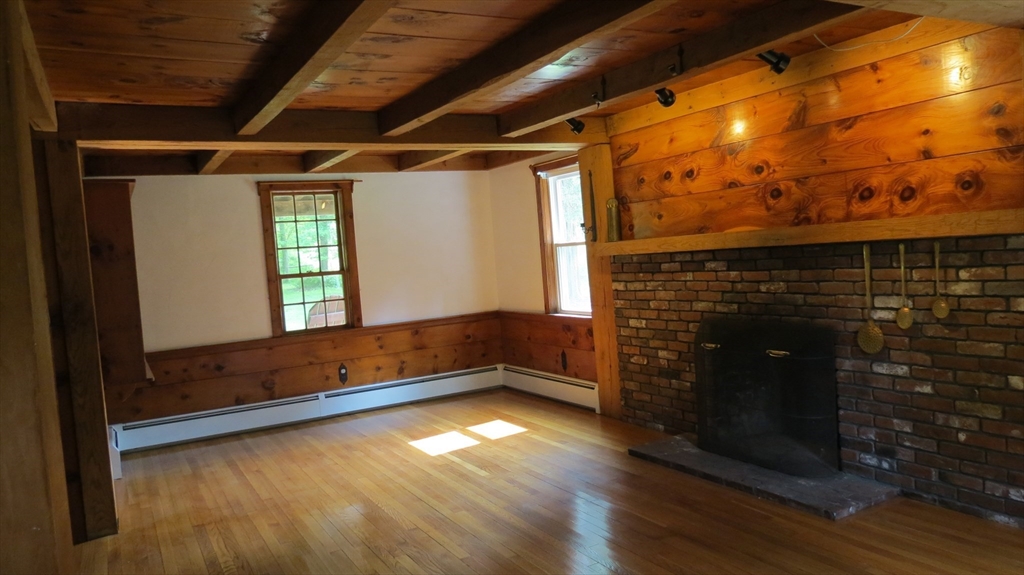 3 bed, 1 bath apartment for rent at 23 Archelaus Pl, West Newbury — photo 8 of 16