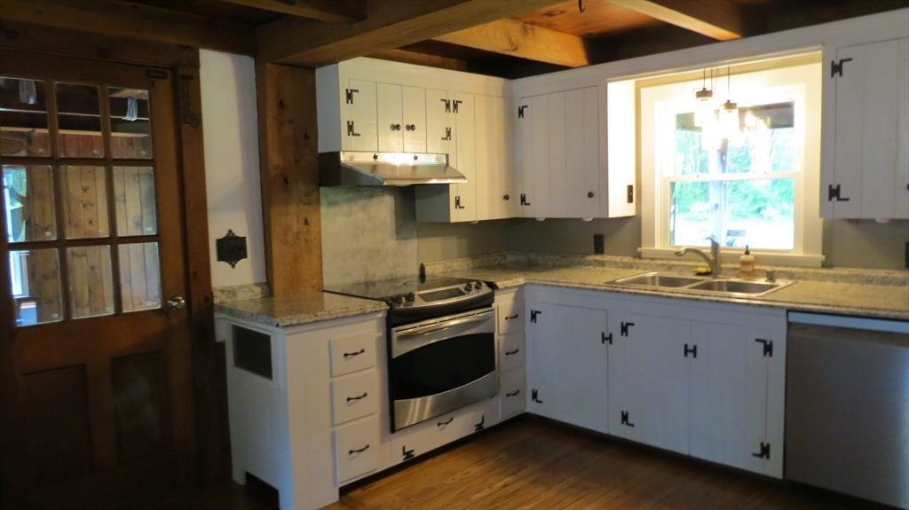 3 bed, 1 bath apartment for rent at 23 Archelaus Pl, West Newbury — photo 5 of 16