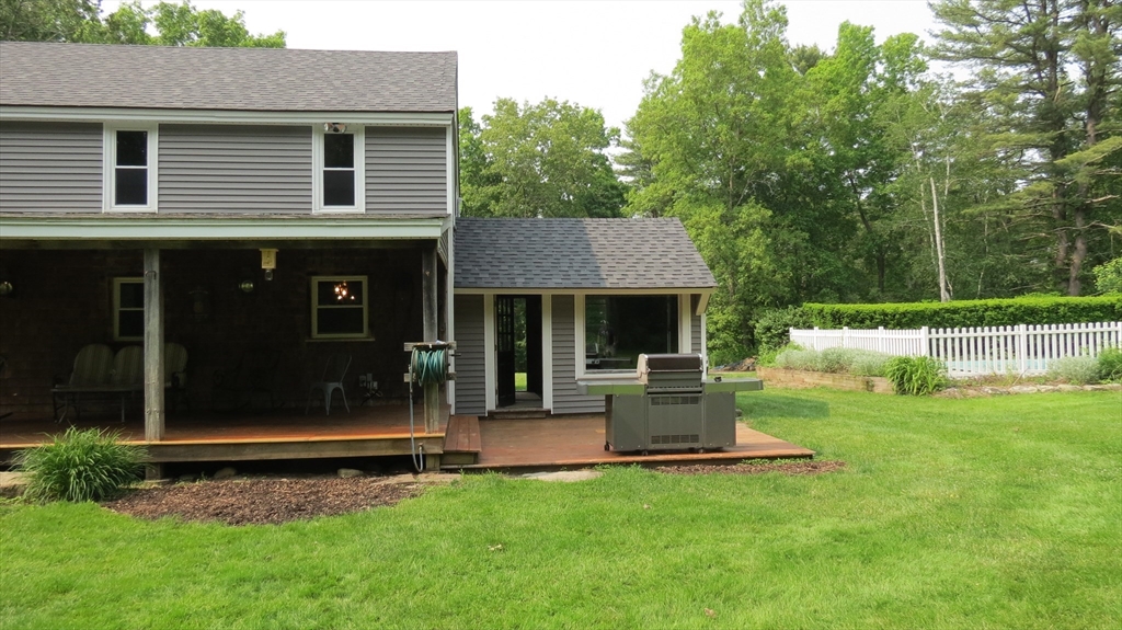 3 bed, 1 bath apartment for rent at 23 Archelaus Pl, West Newbury — photo 2 of 16