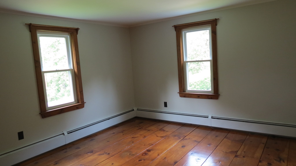 3 bed, 1 bath apartment for rent at 23 Archelaus Pl, West Newbury — photo 4 of 16