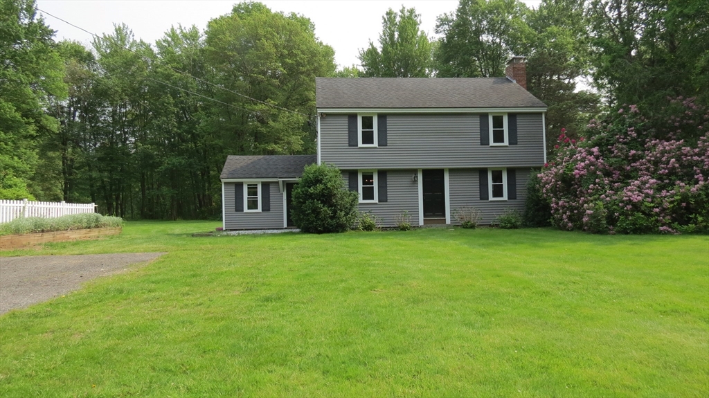 3 bed, 1 bath apartment for rent at 23 Archelaus Pl, West Newbury — photo 1 of 16