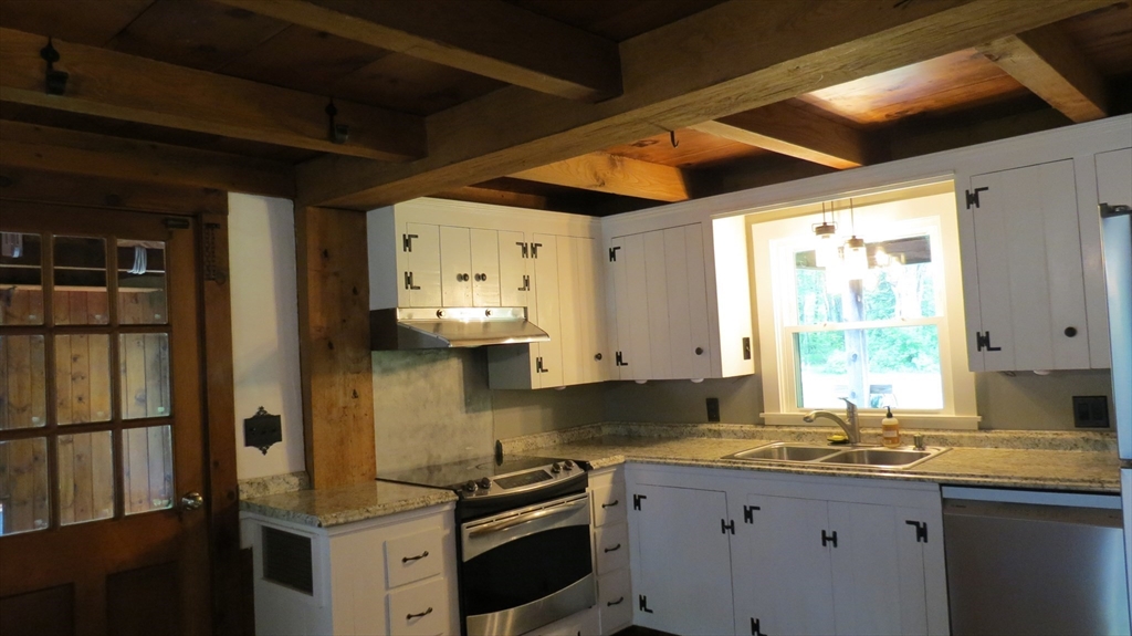 3 bed, 1 bath apartment for rent at 23 Archelaus Pl, West Newbury — photo 6 of 16