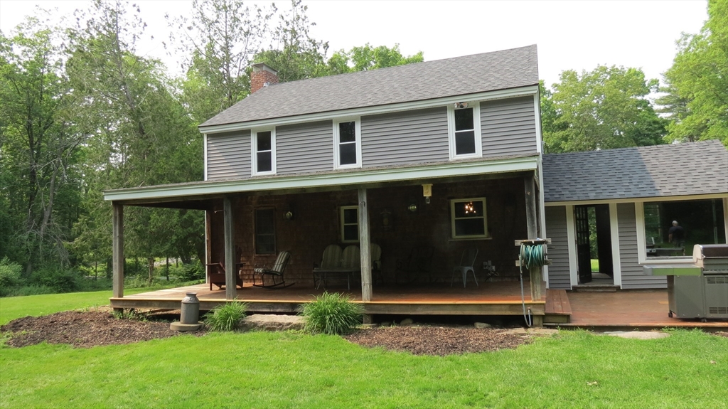 3 bed, 1 bath apartment for rent at 23 Archelaus Pl, West Newbury — photo 3 of 16