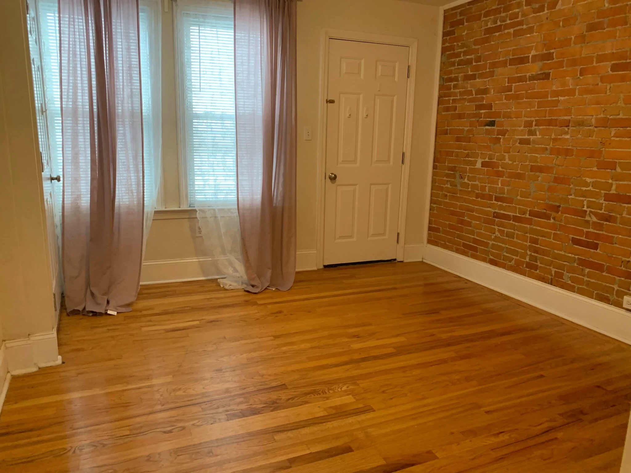 3 bed, 2 bath apartment for rent at 23 Aspinwall Ave Unit 4, Central Village — photo 5 of 8