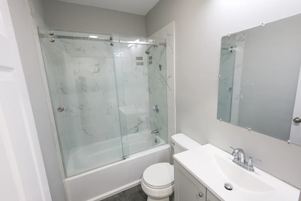 5 bed, 1 bath apartment for rent at 23 Barry St Unit 3, Dorchester — photo 4 of 8