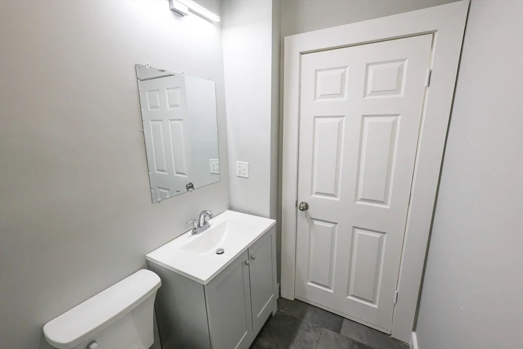 5 bed, 1 bath apartment for rent at 23 Barry St Unit 3, Dorchester — photo 7 of 8