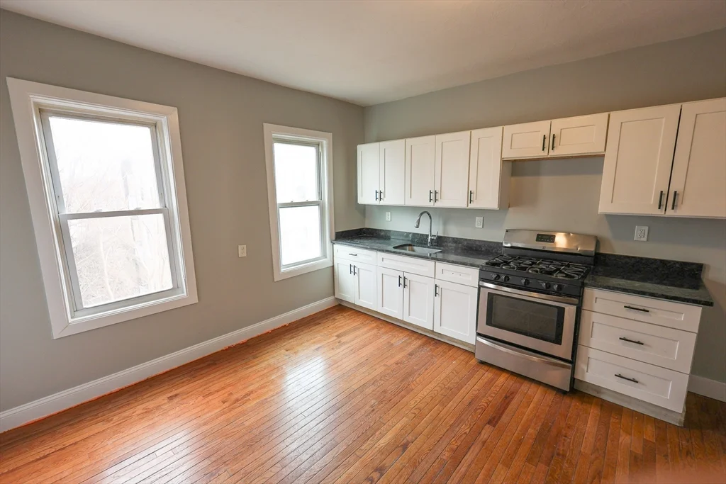 5 bed, 1 bath apartment for rent at 23 Barry St Unit 3, Dorchester