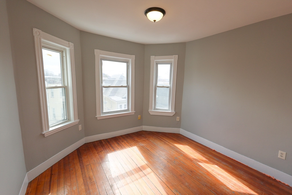 4 bed, 1 bath apartment for rent at 23 Barry St Unit 3A, Dorchester — photo 3 of 8