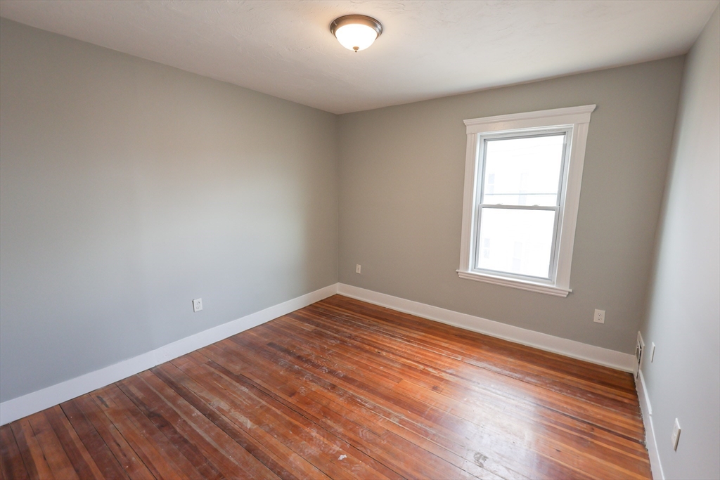 4 bed, 1 bath apartment for rent at 23 Barry St Unit 3A, Dorchester — photo 5 of 8