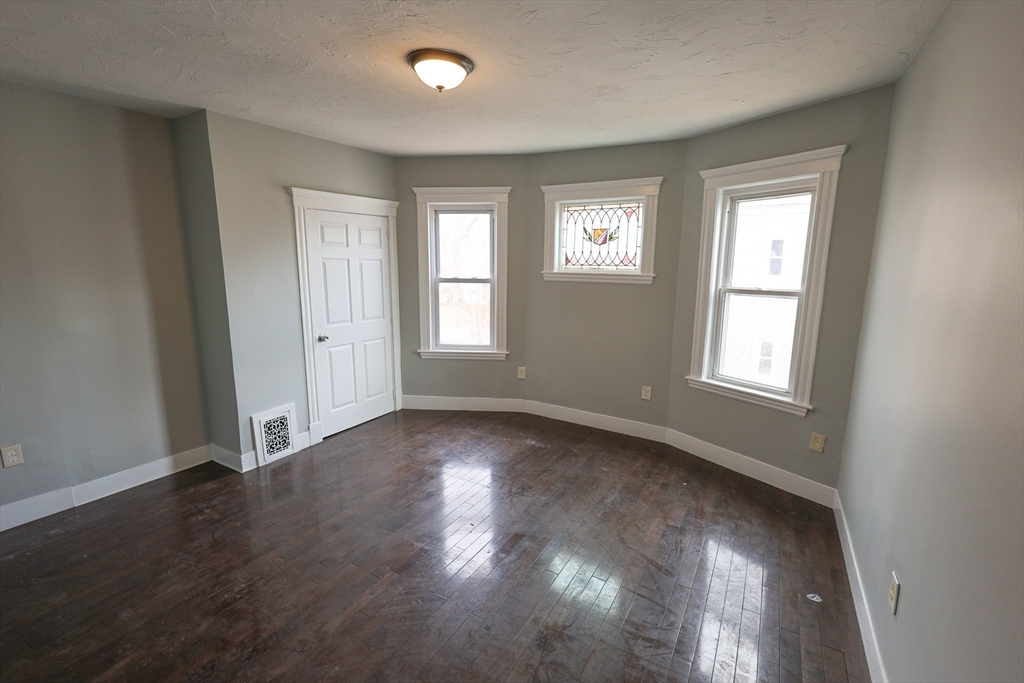 4 bed, 1 bath apartment for rent at 23 Barry St Unit 3A, Dorchester