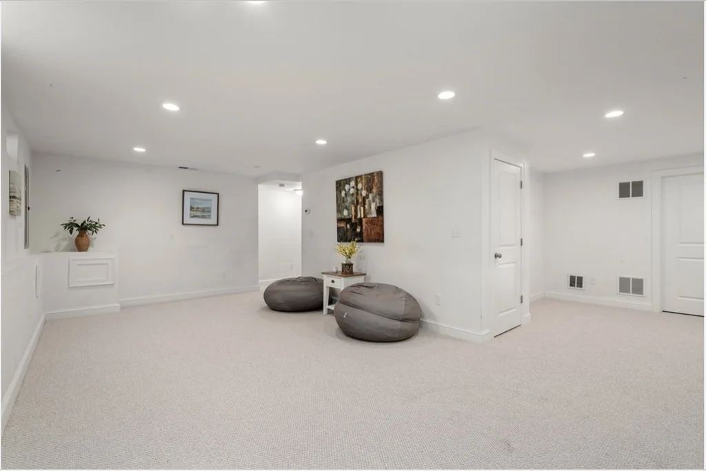 4 bed, 2 bath apartment for rent at 23 Basswood Ave, Sudbury — photo 19 of 29